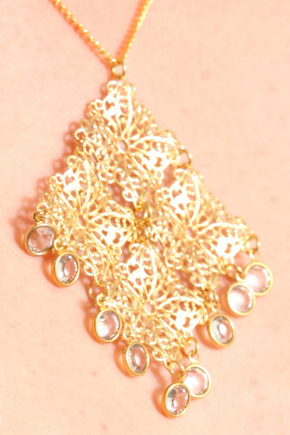 年长妇女昂贵的项链图片下载