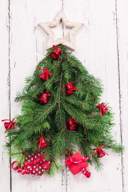 旧木材纹理与雪和冷杉树圣诞背景图片下载