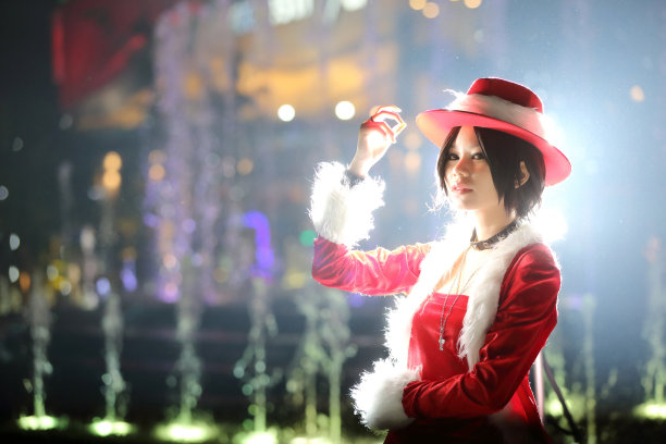 美丽的亚洲女性圣诞老人的肖像图片下载