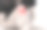 白色背景上膝盖疼痛的女人图片下载