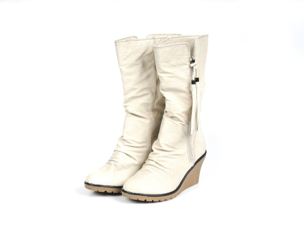 带拉链和流苏的白色靴子。侧视图图片下载