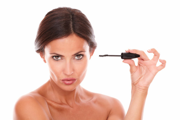 漂亮的女人用睫毛膏显示她的感官图片下载