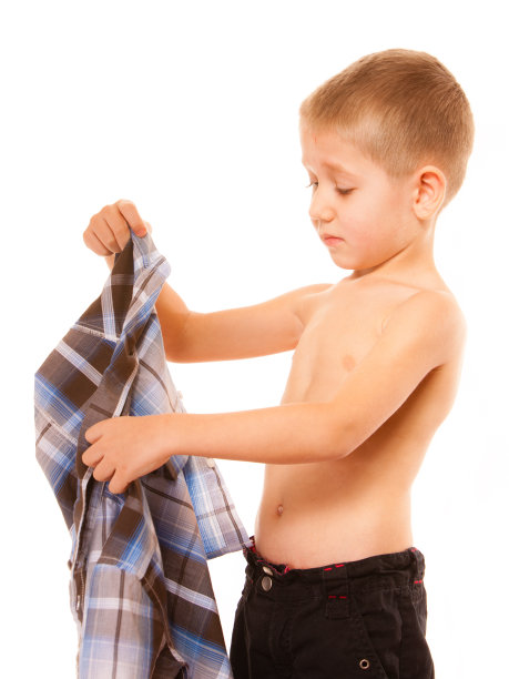 童年独立概念——小男孩的装扮图片下载