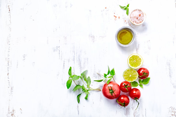 西红柿，罗勒，橄榄油和喜马拉雅盐图片下载