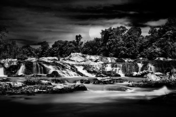 美丽的塔德范瀑布位于老挝南部图片下载