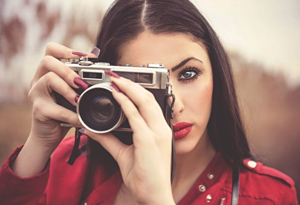 女孩拍照图片下载