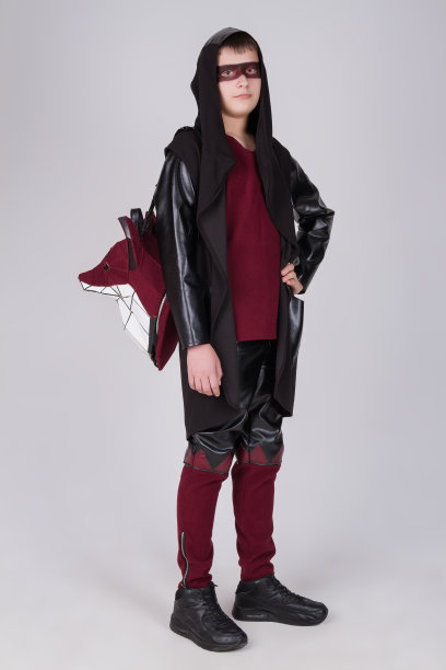 肖像有趣迷人的男孩穿西装图片下载