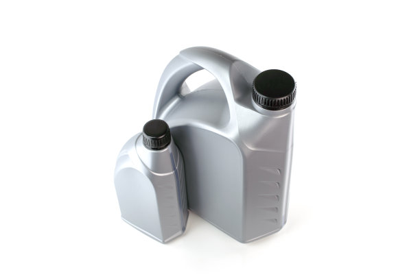 灰色筒体，发动机机油隔离在白色背景上图片下载