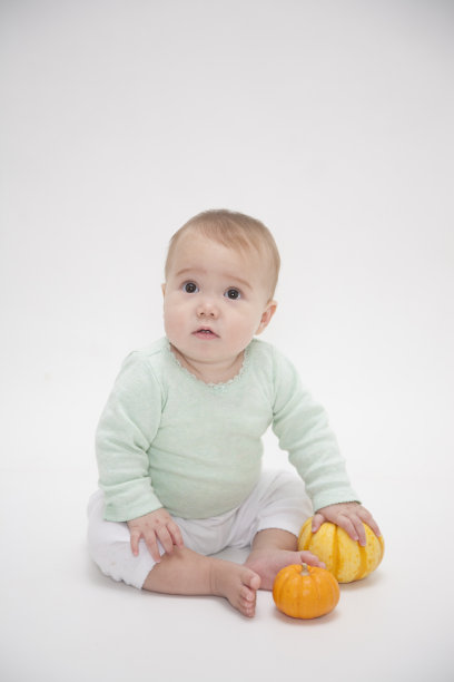 工作室里的婴儿肖像图片下载