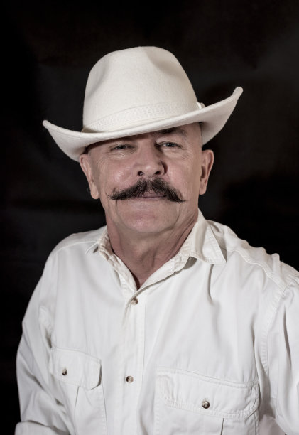 那个戴着白帽子，留着胡子的牛仔图片下载