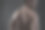 英俊的肌肉健美者在灰色背景摆姿势图片下载