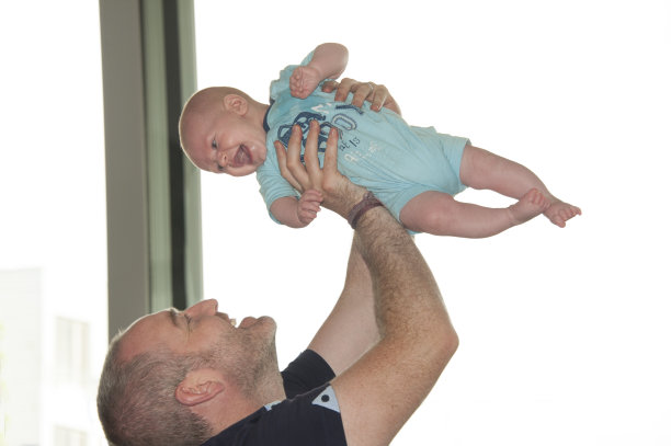 爸爸和宝宝玩图片下载