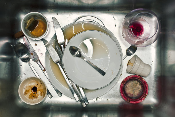 水槽里的脏盘子图片下载