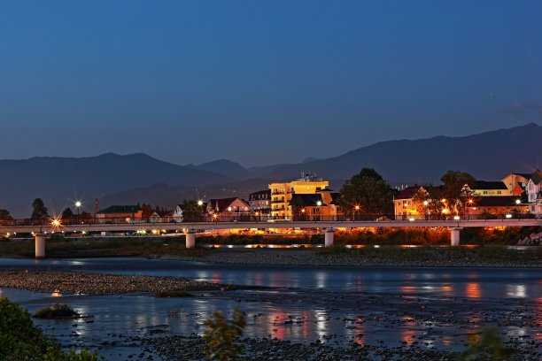 晚上阿德勒。图片下载