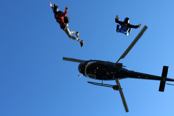 在挪威跳伞图片下载