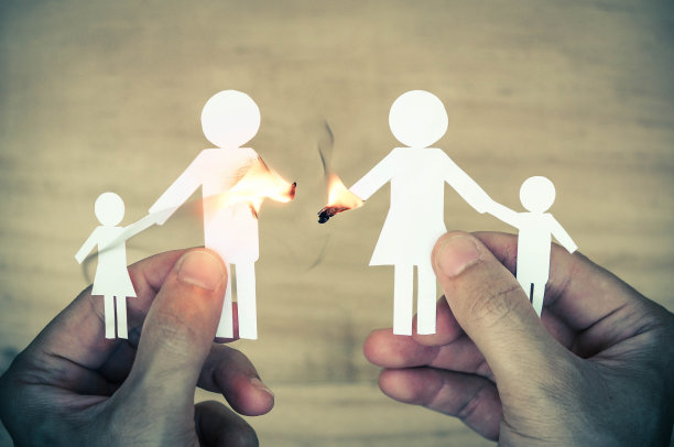 破碎的家庭观念/离婚图片下载