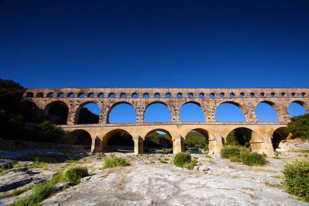 加德桥，法国古老的渡槽图片下载