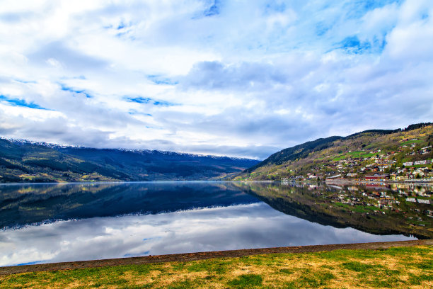 美丽的挪威风景有山和海素材图片