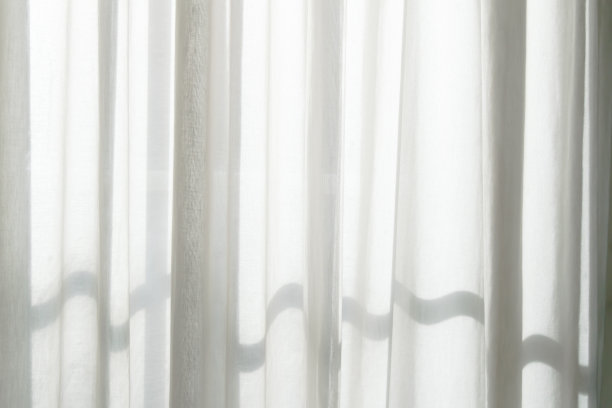 白色透明的窗帘。素材图片