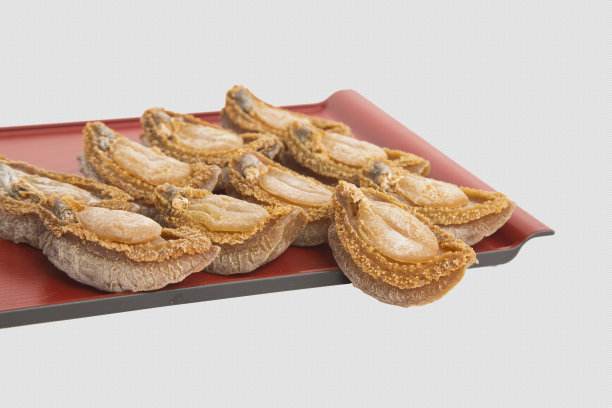 竹盘鲍鱼干，白色背景素材图片