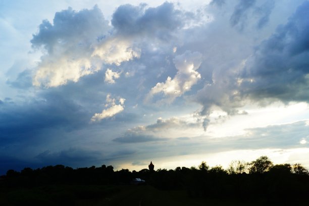 全景ŚREM镇图片下载