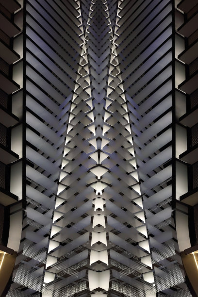 返工照片发光金属板类似未来的多层建筑图片下载