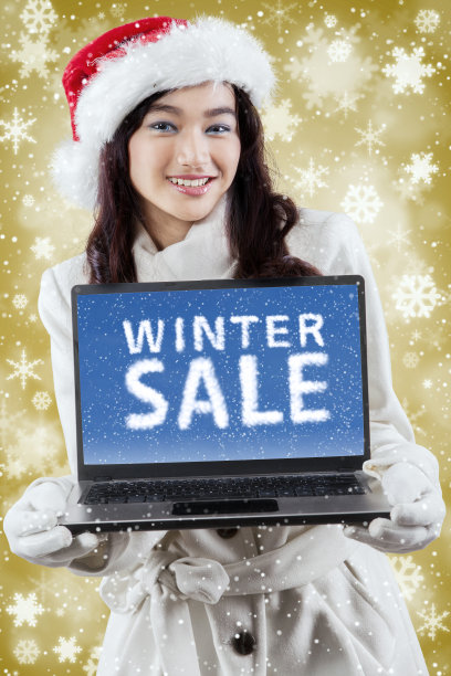 一个写着冬季促销标语和圣诞背景的女人图片下载