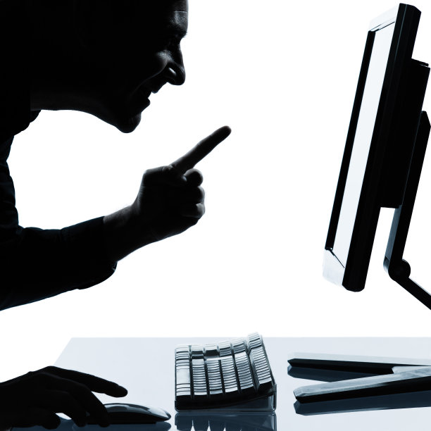 一位商人剪影电脑快乐的成功图片下载