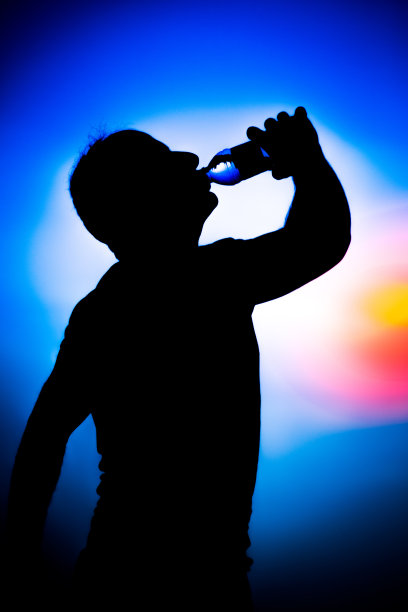 感觉口渴图片下载