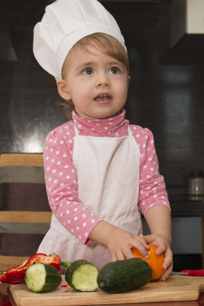 画图小可爱的女孩。孩子们在玩图片下载