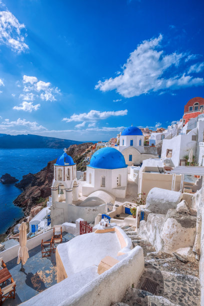希腊圣托里尼岛的伊亚村，有著名的教堂图片下载