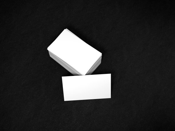 一叠白色名片。名片模型模板黑色图片下载