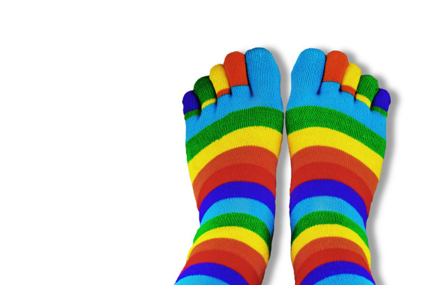 白色背景上隔离的彩色手指袜图片下载
