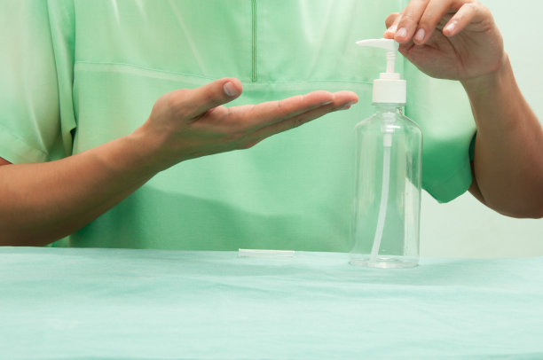 医生用手推泵瓶图片下载