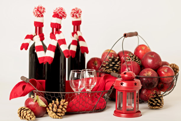 圣诞快乐，恭贺新禧。瓶酒图片下载