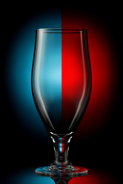 空的啤酒玻璃图片下载