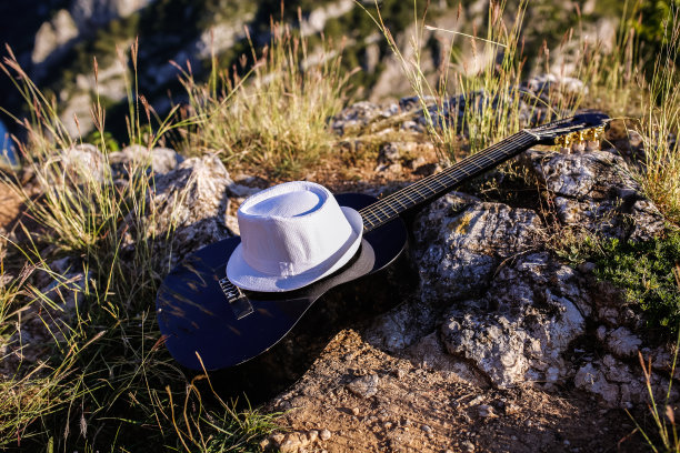 帽子和吉他图片下载