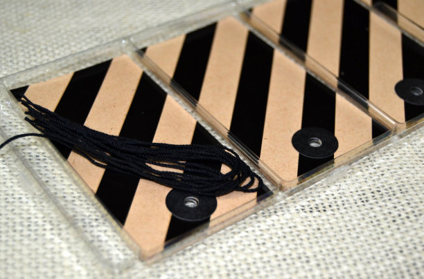 标签条纹在一个轻的背景图片下载