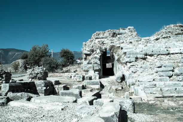 土耳其的山脉和废墟。图片下载