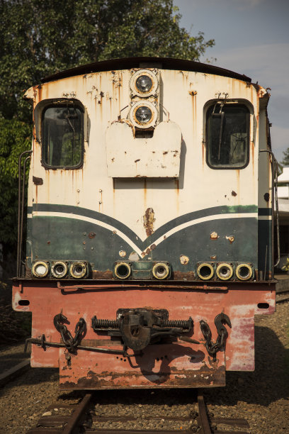 废弃生锈的火车图片下载