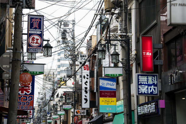 日本大阪的传统后街酒吧。图片下载