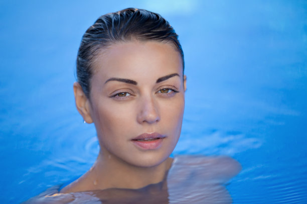 放松在水中图片下载