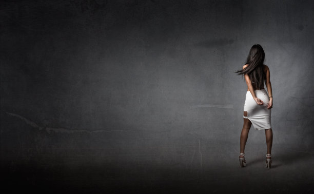 穿白色衣服的女孩图片下载