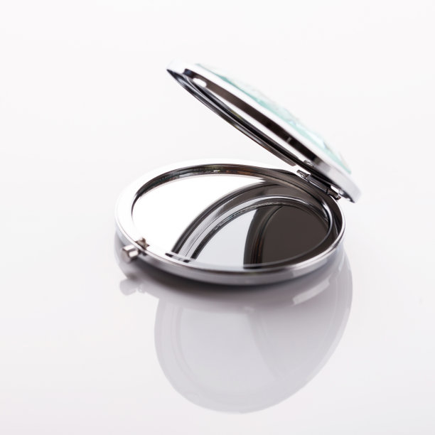 女士手镜孤立在白色背景图片下载