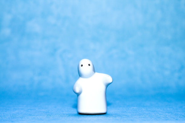 一幅吓着你的静物白色鬼魂的画像图片下载