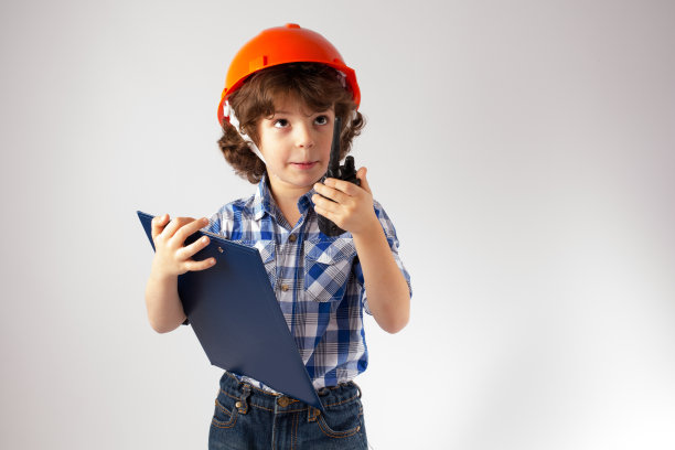 滑稽的小工头，手里拿着个写字板图片下载