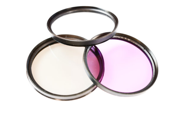 偏光、保护和荧光滤光片隔离在白色背景上，照片摘要图片下载