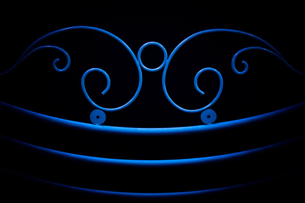 黑色背景上的蓝色栅栏装饰元素图片下载