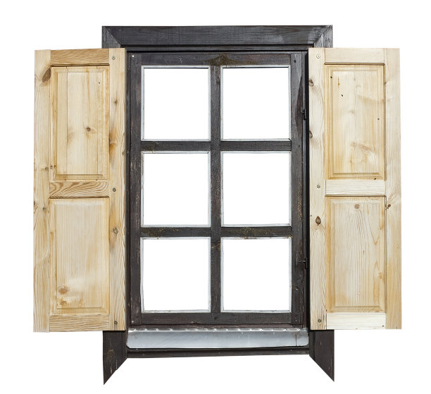 乡村风格的窗户在木村家孤立。图片下载