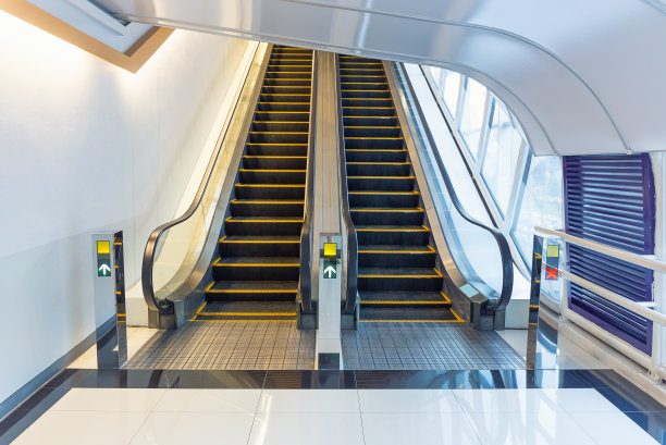 自动扶梯台阶及建筑物图片下载